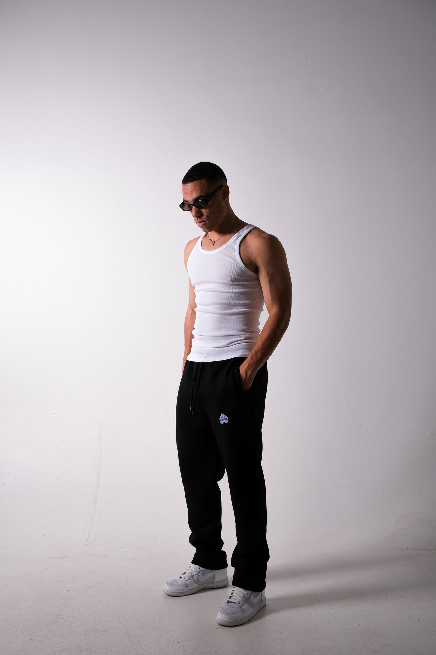 BLACK HEAVY SWEATPANTS