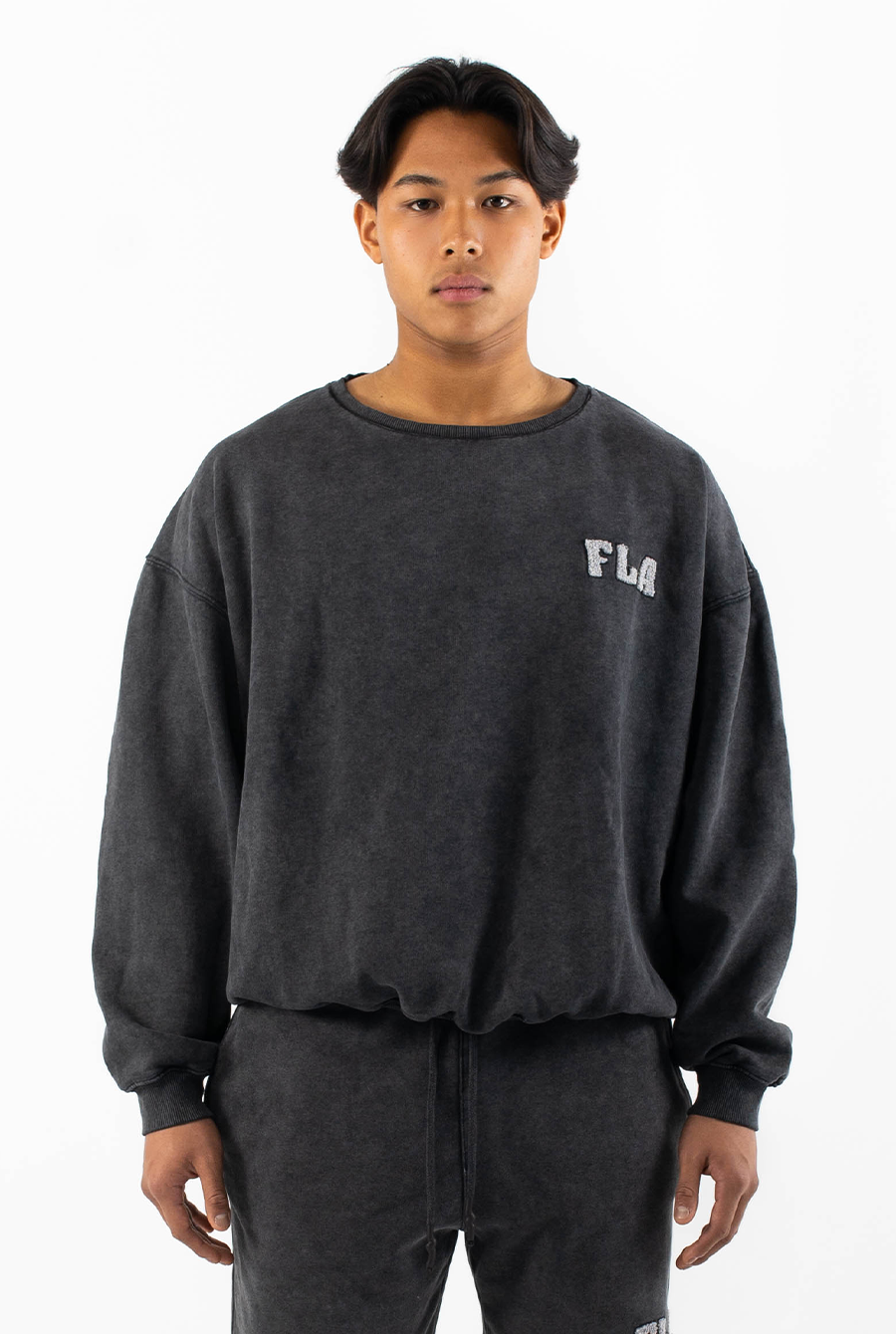 WASHED BLACK SWEATER