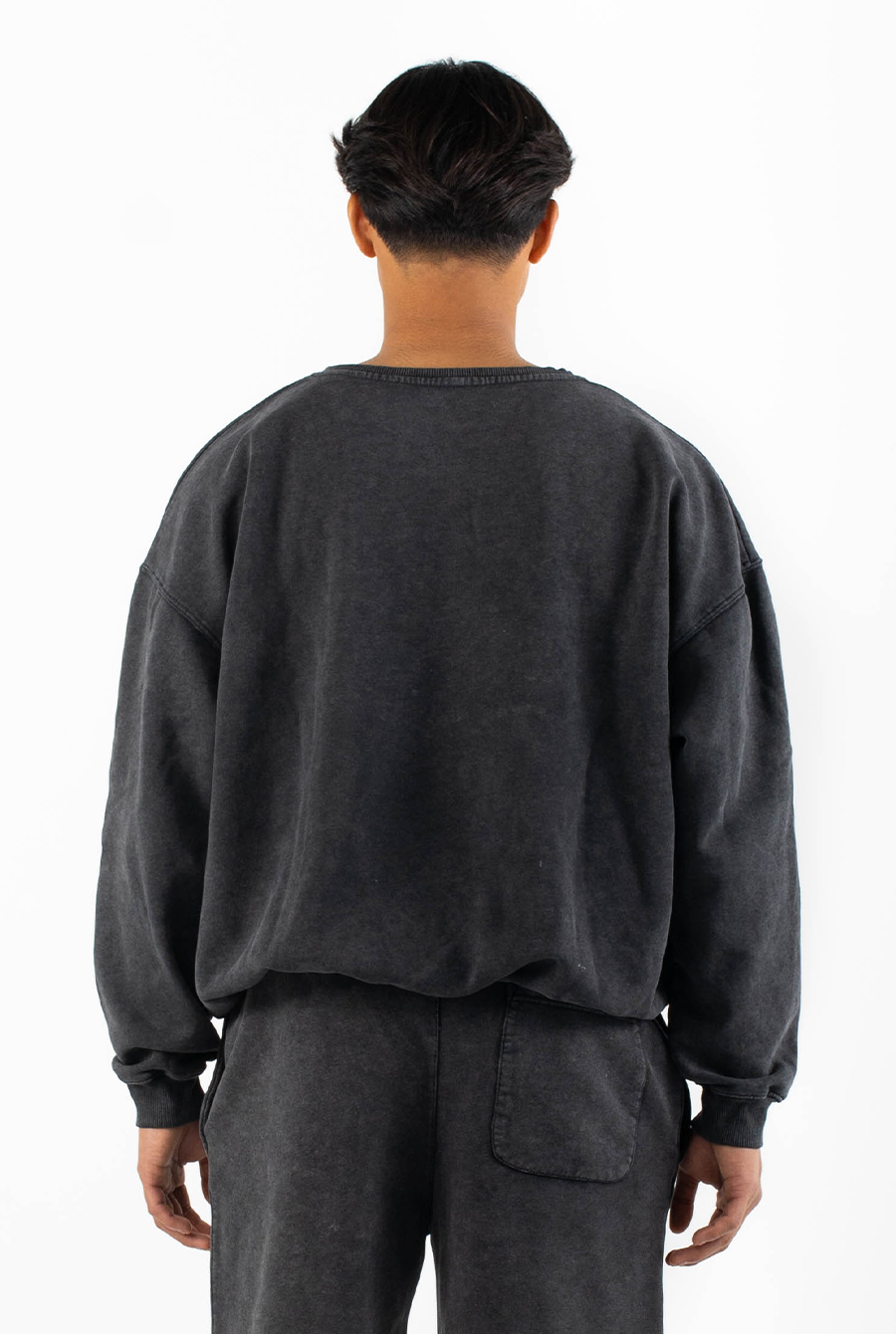WASHED BLACK SWEATER