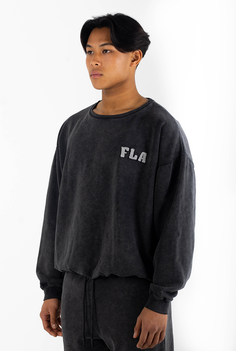 WASHED BLACK SWEATER