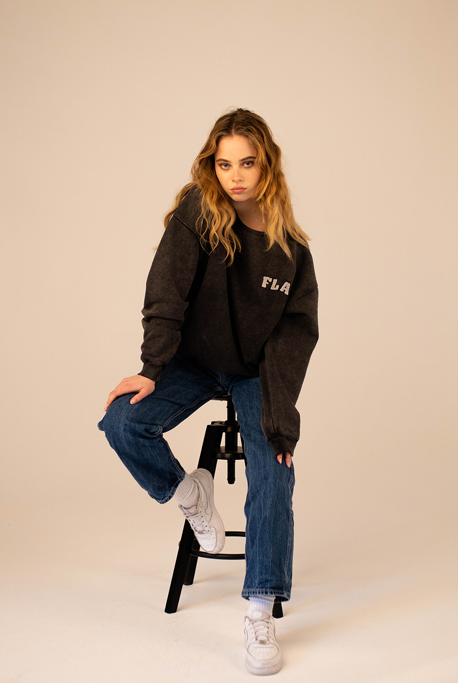 WASHED BLACK SWEATER